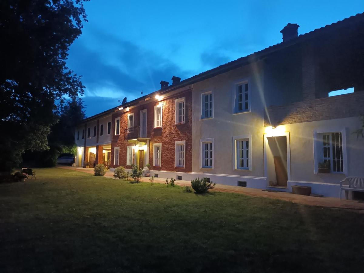 Guest House La Carolina Tigliole Bagian luar foto