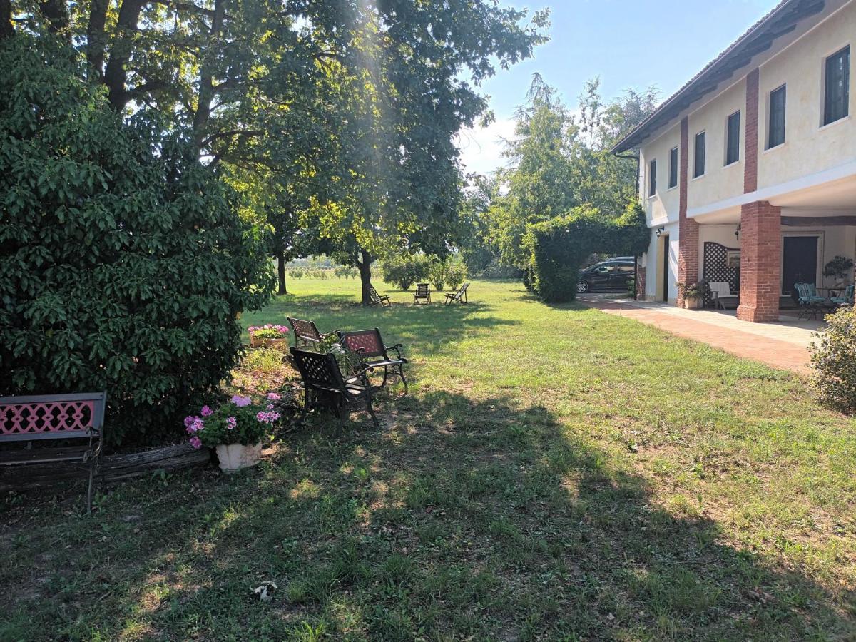 Guest House La Carolina Tigliole Bagian luar foto