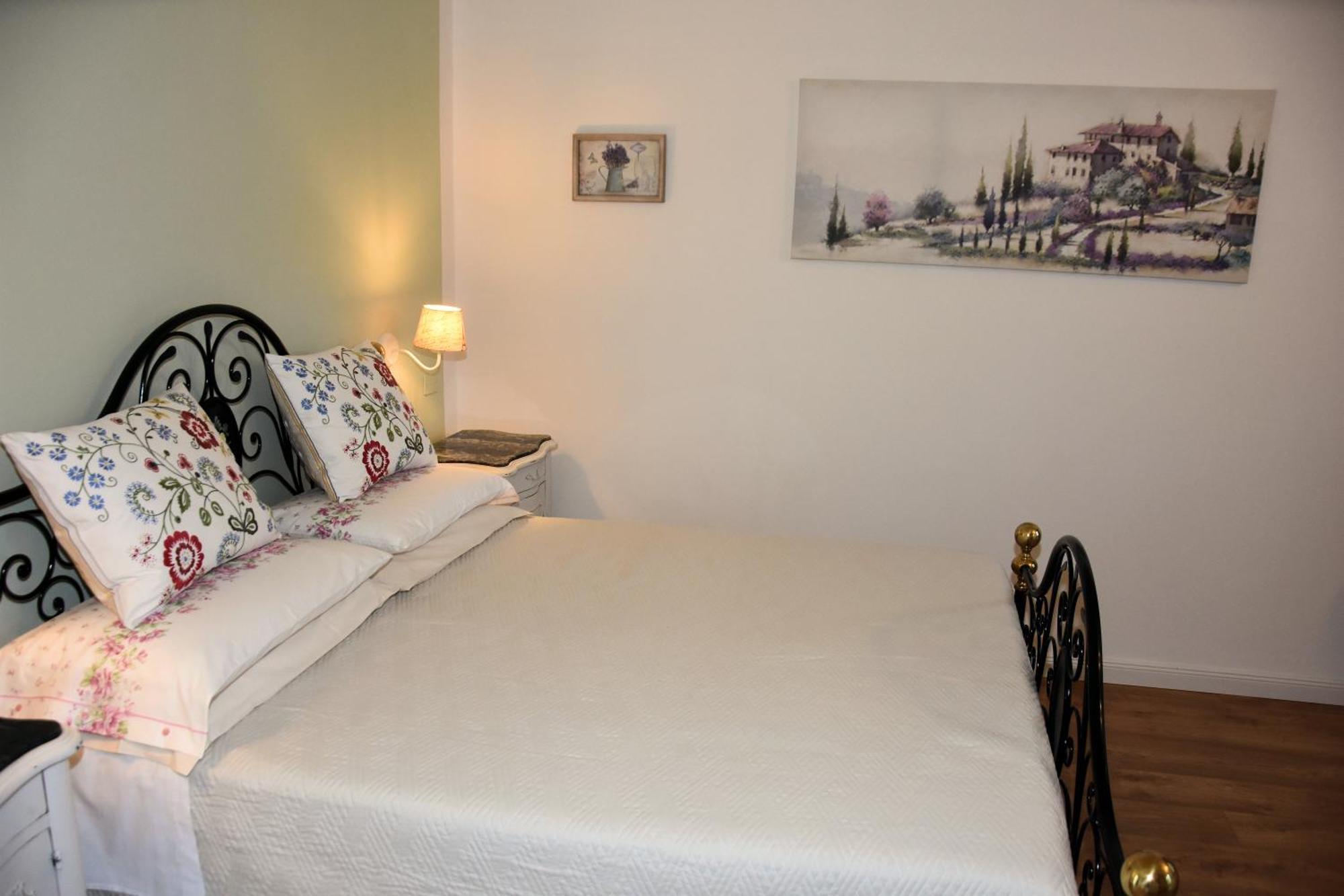 Guest House La Carolina Tigliole Bagian luar foto