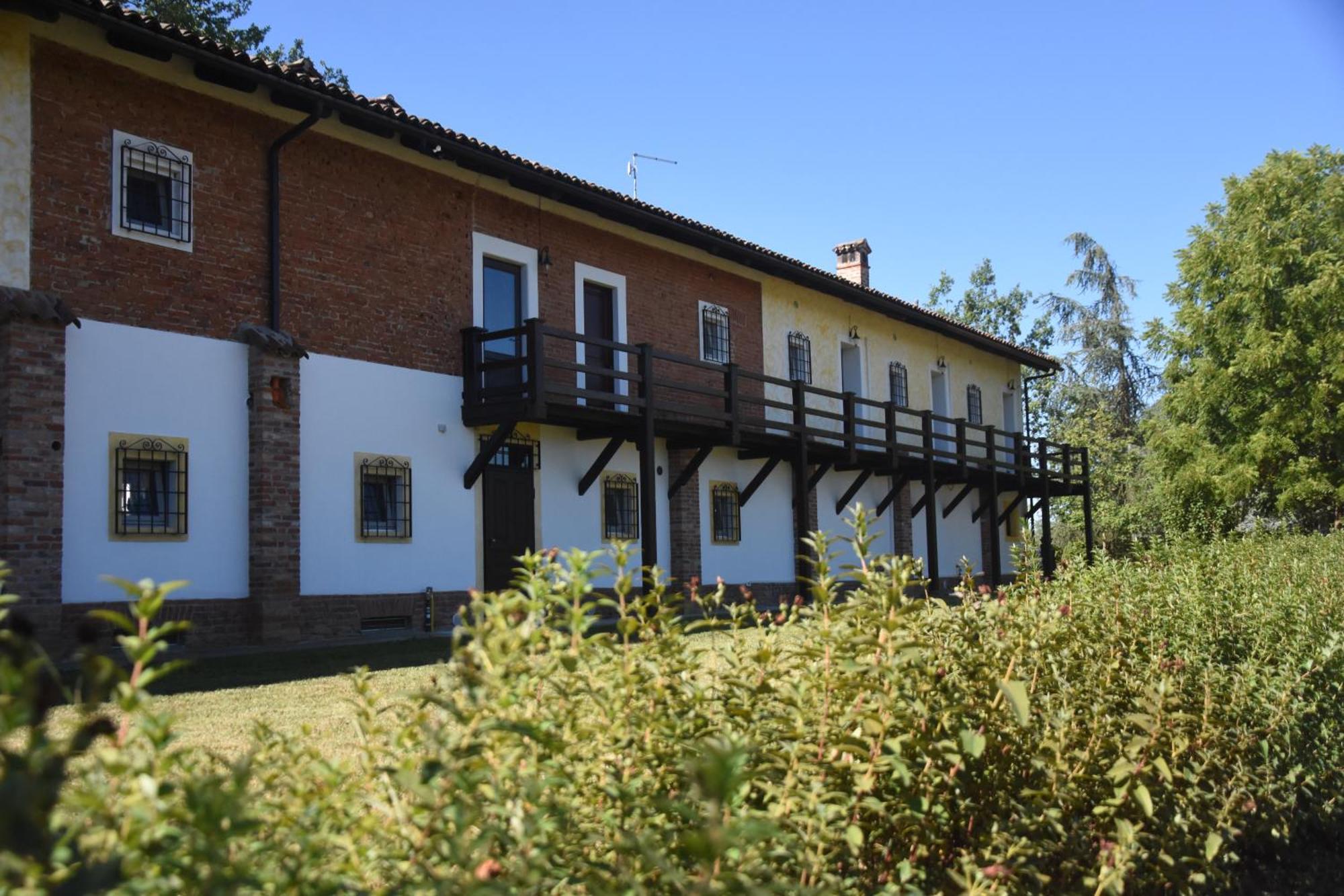 Guest House La Carolina Tigliole Bagian luar foto