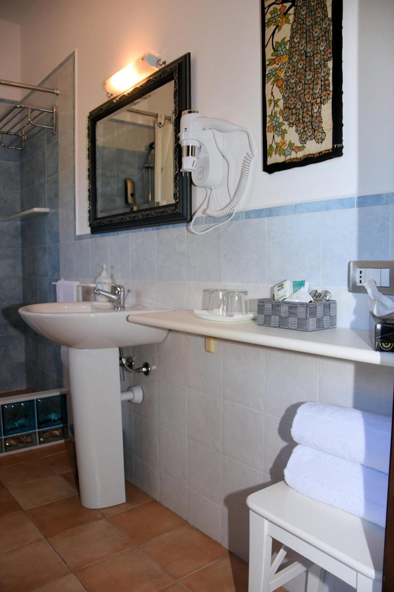 Guest House La Carolina Tigliole Bagian luar foto
