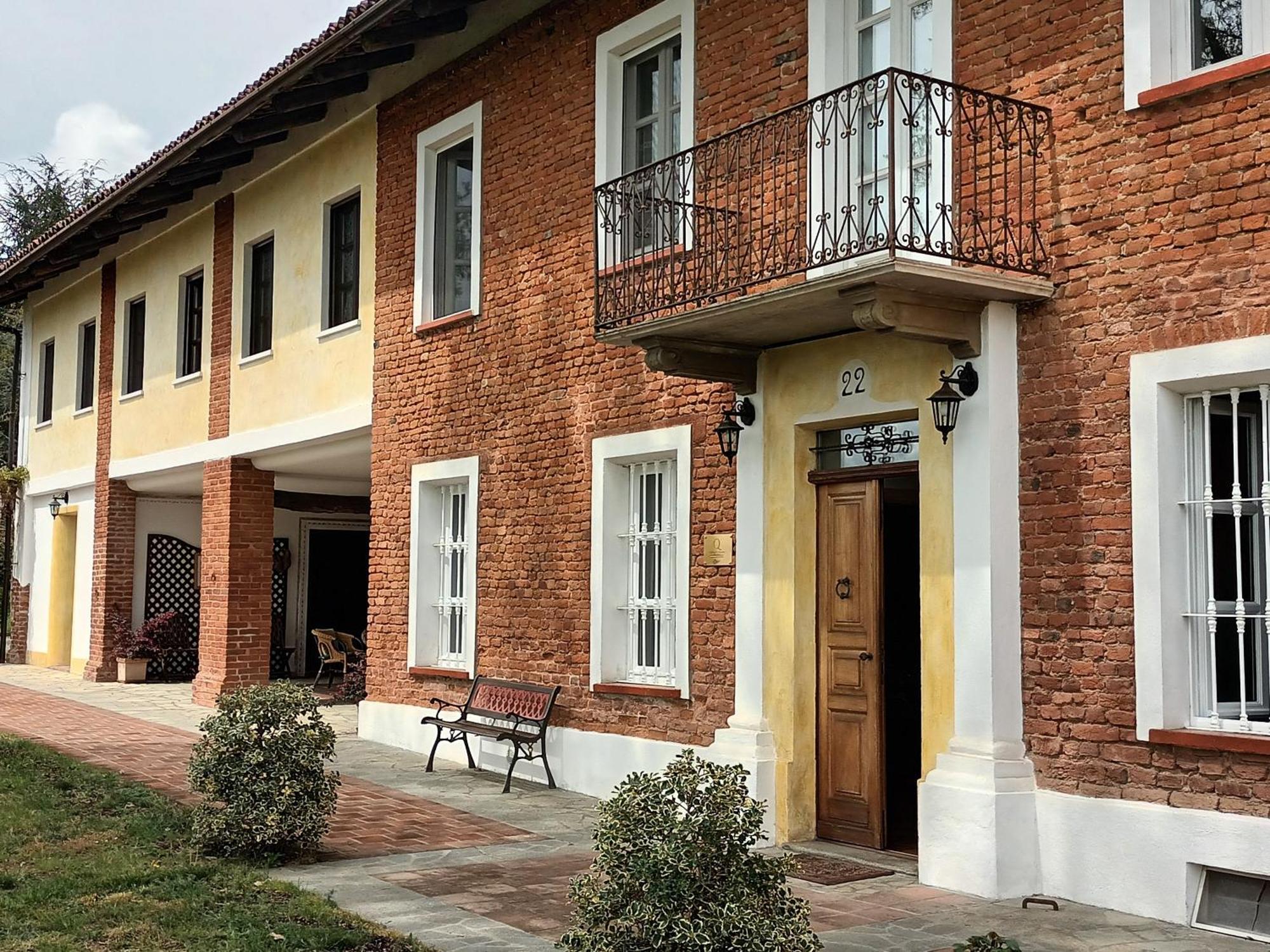 Guest House La Carolina Tigliole Bagian luar foto
